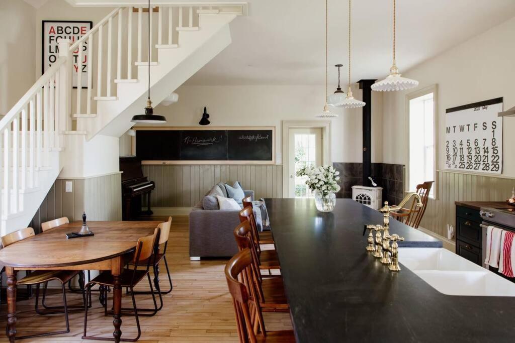 The Schoolhouse Pec + Sandbanks Parking Pass Villa Demorestville Exterior foto